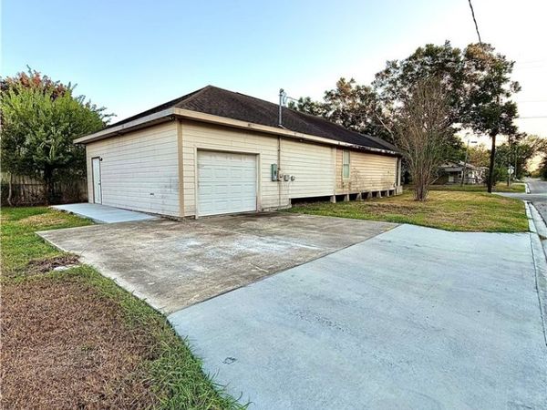 802 S Colorado Street , Port Lavaca, TX 77979