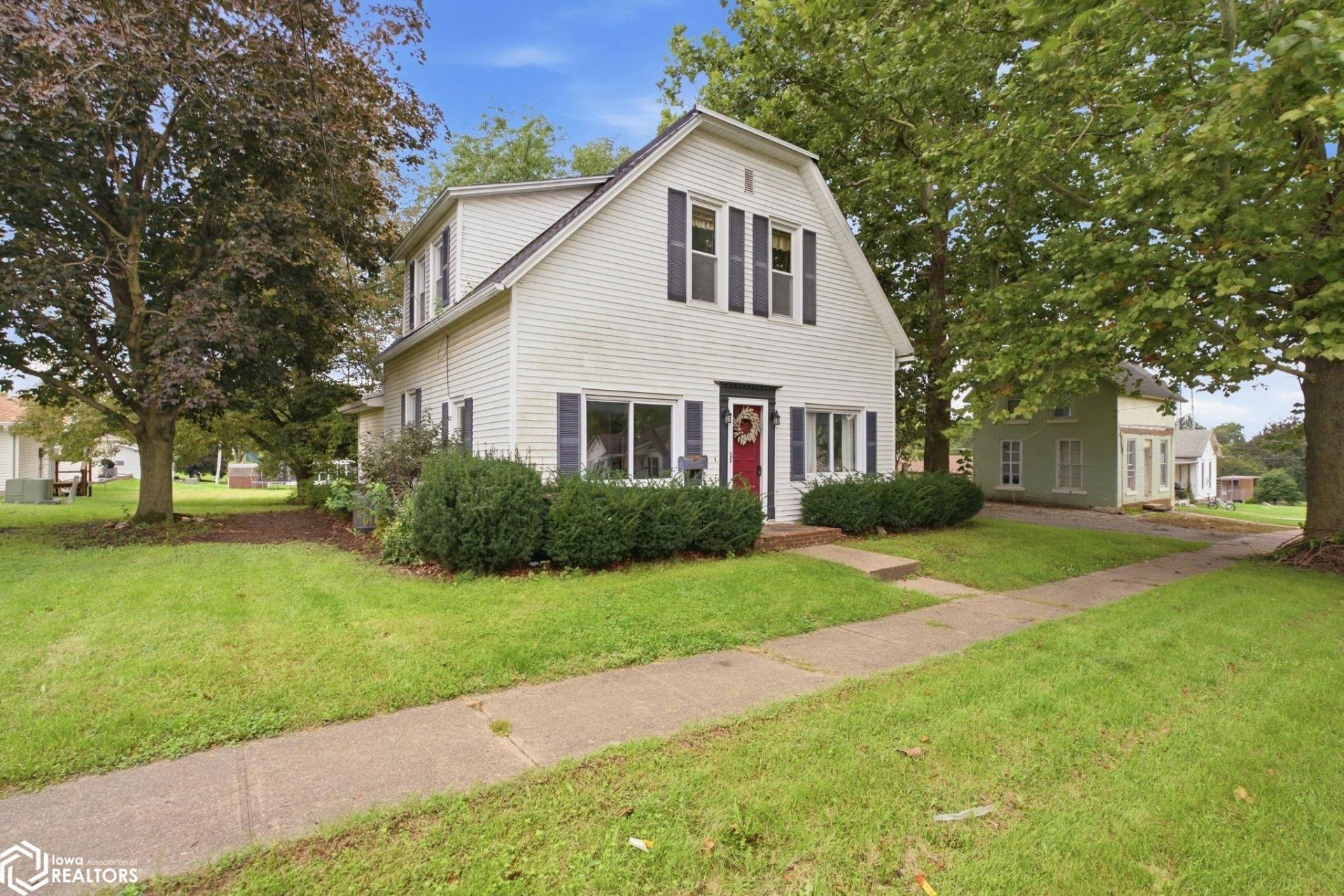 207 W Marion Street, Sigourney, IA 52591 Main Photo