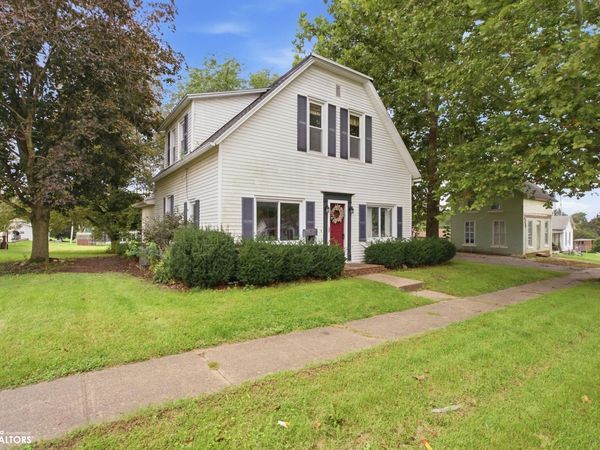 207 W Marion Street, Sigourney, IA 52591