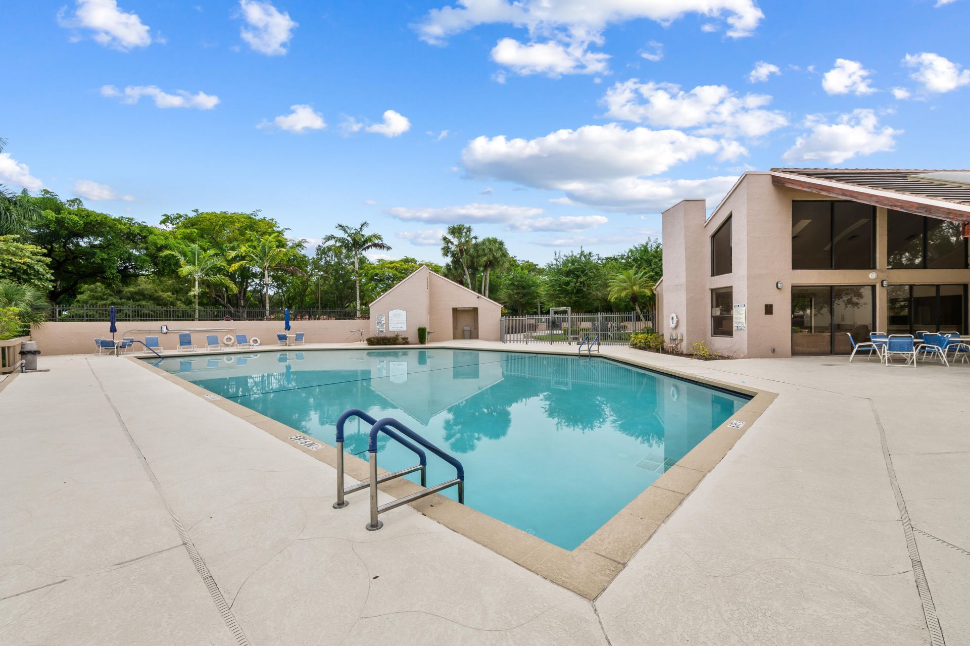 9212 Chelsea Drive N, Plantation, FL 33324 Photo