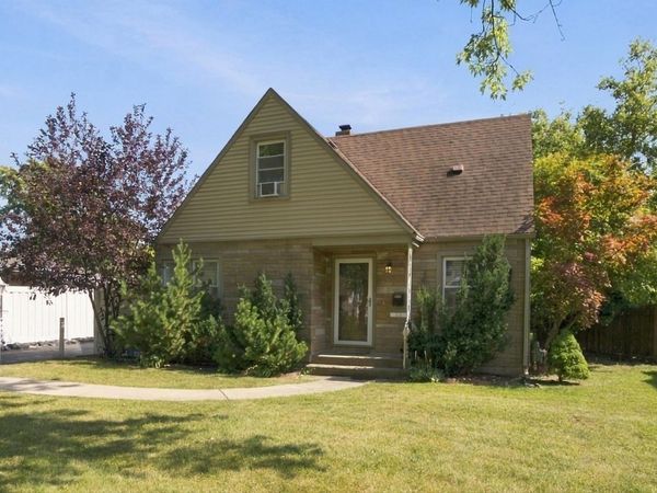 2115 Halsey Drive , Des Plaines, IL 60018