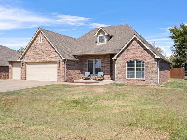1995 E Graham Place , Pryor, OK 74361