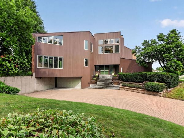 42 Royal Vale Drive, Oak Brook, IL 60523