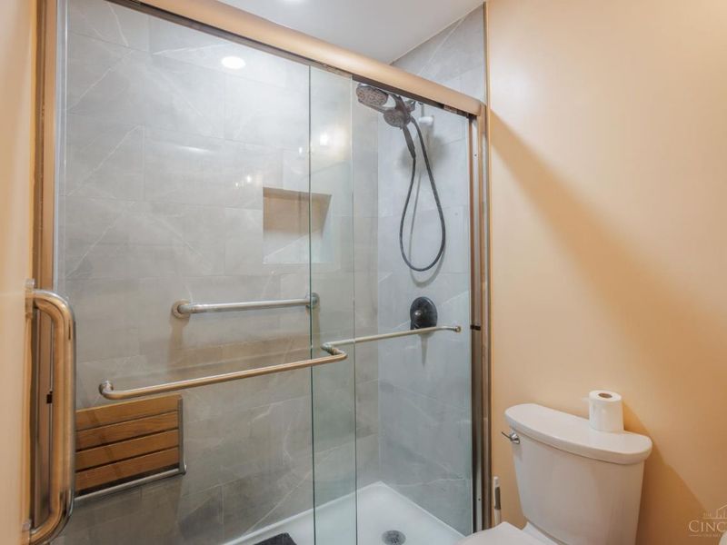 8763 Zodiac Drive, Springfield Township, OH 45231 Photo 14
