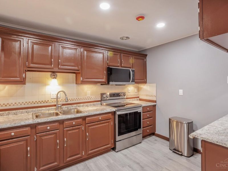 8763 Zodiac Drive, Springfield Township, OH 45231 Photo 5