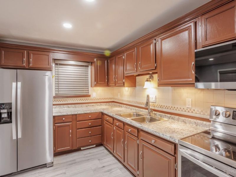 8763 Zodiac Drive, Springfield Township, OH 45231 Photo 7