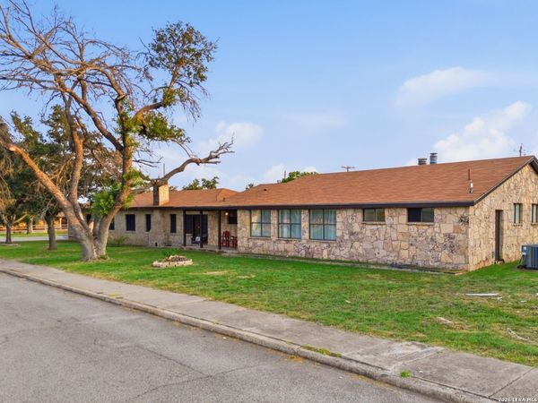30-31 Colony Row, Brackettville, TX 78832