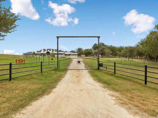 1191 HARTFIELD RD, Seguin, TX 78155