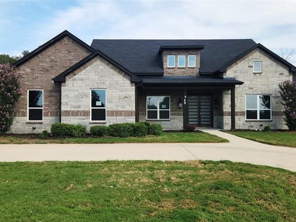 740 Arledge Street , Azle, TX 76020