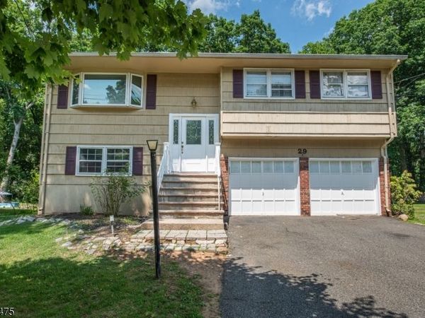 29 Downstream Dr, Mount Olive, NJ 07836