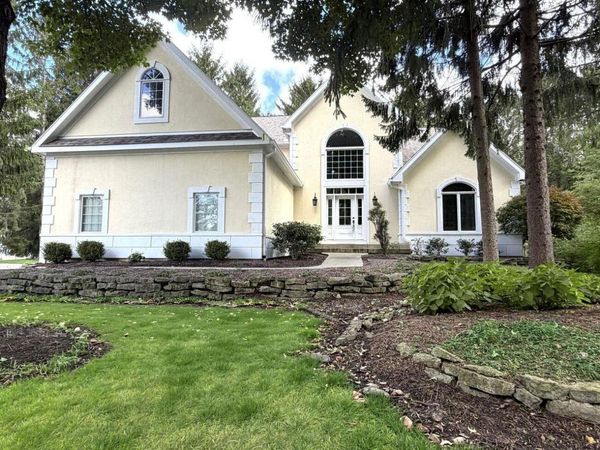 220 Bent Pines Court , Bellefontaine, OH 43311