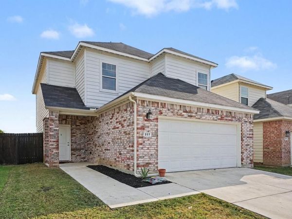 257 Michelle Drive, Grand Prairie, TX 75051