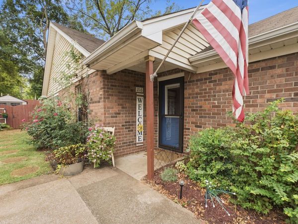 216 Hillside Ct, Murfreesboro, TN 37130