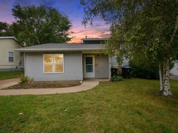 27 Partner Place , Bloomington, IL 61701