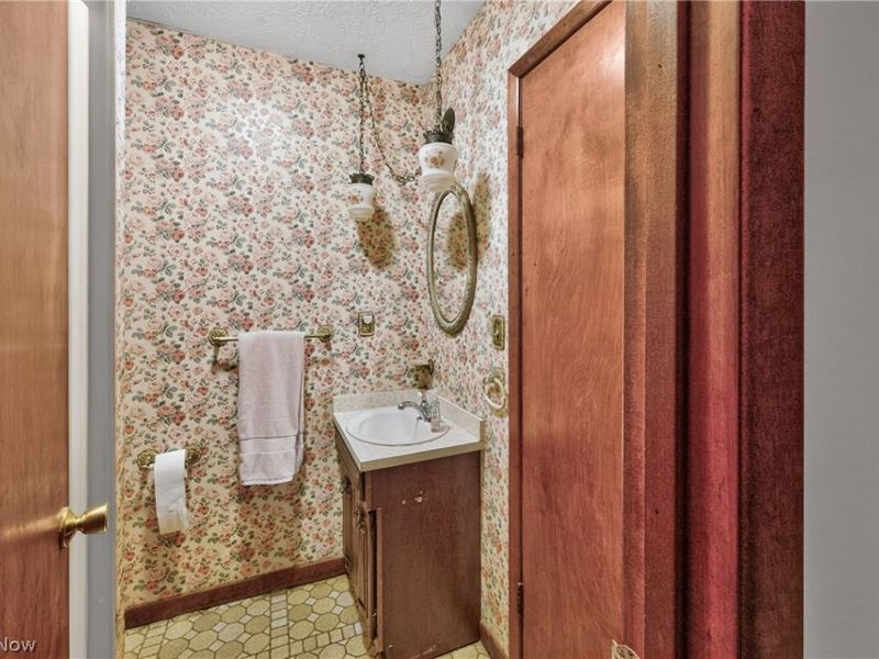 7686 Roselawn Drive, Mentor, OH 44060 Photo 8