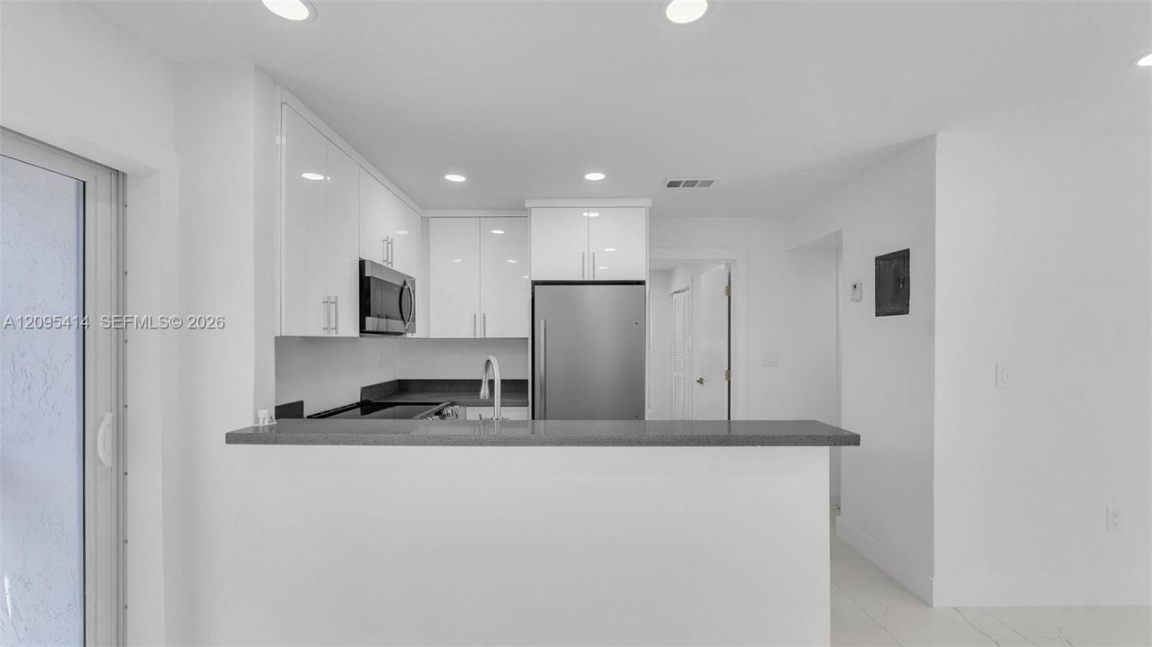 2623 NW 24th St , Unit 7, Miami, FL 33142 Photo