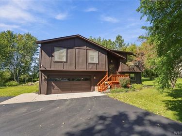 4824 Saint Joseph Drive, Lockport, NY 14094