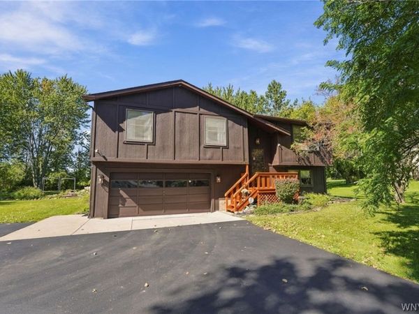 4824 Saint Joseph Drive, Lockport, NY 14094