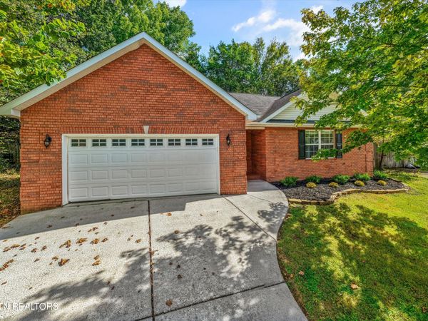 2306 Sunnywood Lane, Knoxville, TN 37912