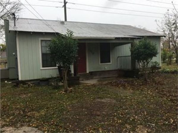 1100 Chihuahua ST, Lockhart, TX 78644