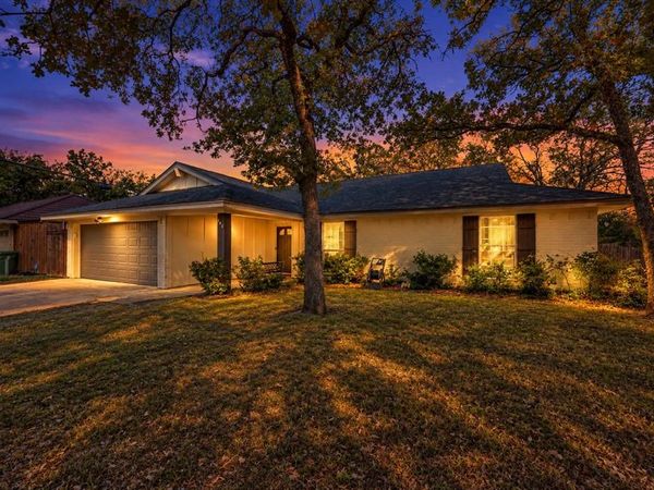 608 Ridgewood Circle , Hurst, TX 76054