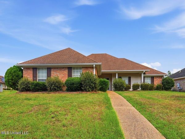 112 E Magnolia Place, Pearl, MS 39208