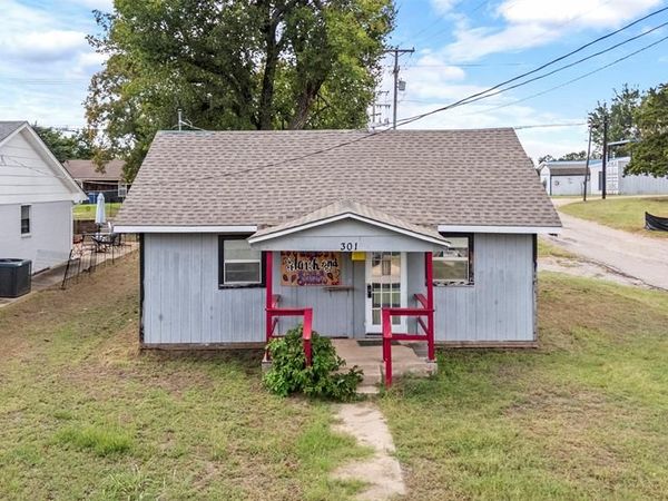 301 S Main Avenue, Blanchard, OK 73010
