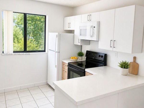 2710 W 60th Pl , Unit 204, Hialeah, FL 33016