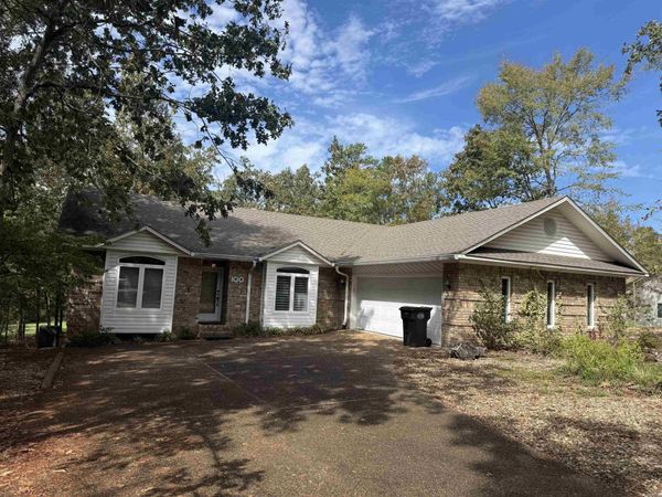 100 Ferdinand Way, Hot Springs Village, AR 71909