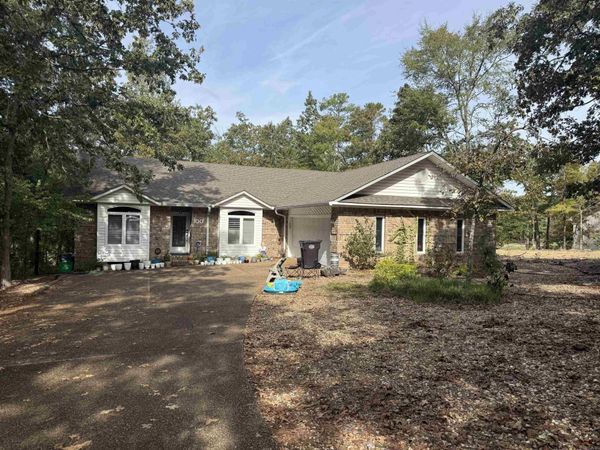 100 Ferdinand Way , Hot Springs Village, AR 71909