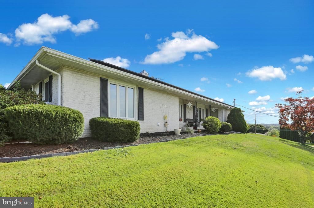 296 ELM STREET, HAMBURG, PA 19526