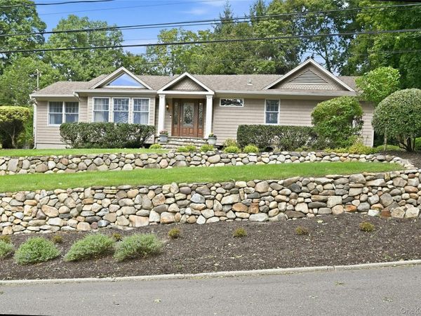 5 Hillsview Road , Stony Brook, NY 11790