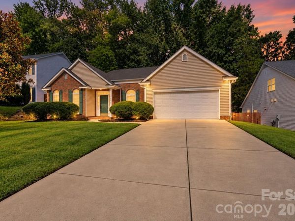 10214 Stoneykirk Lane, Charlotte, NC 28269