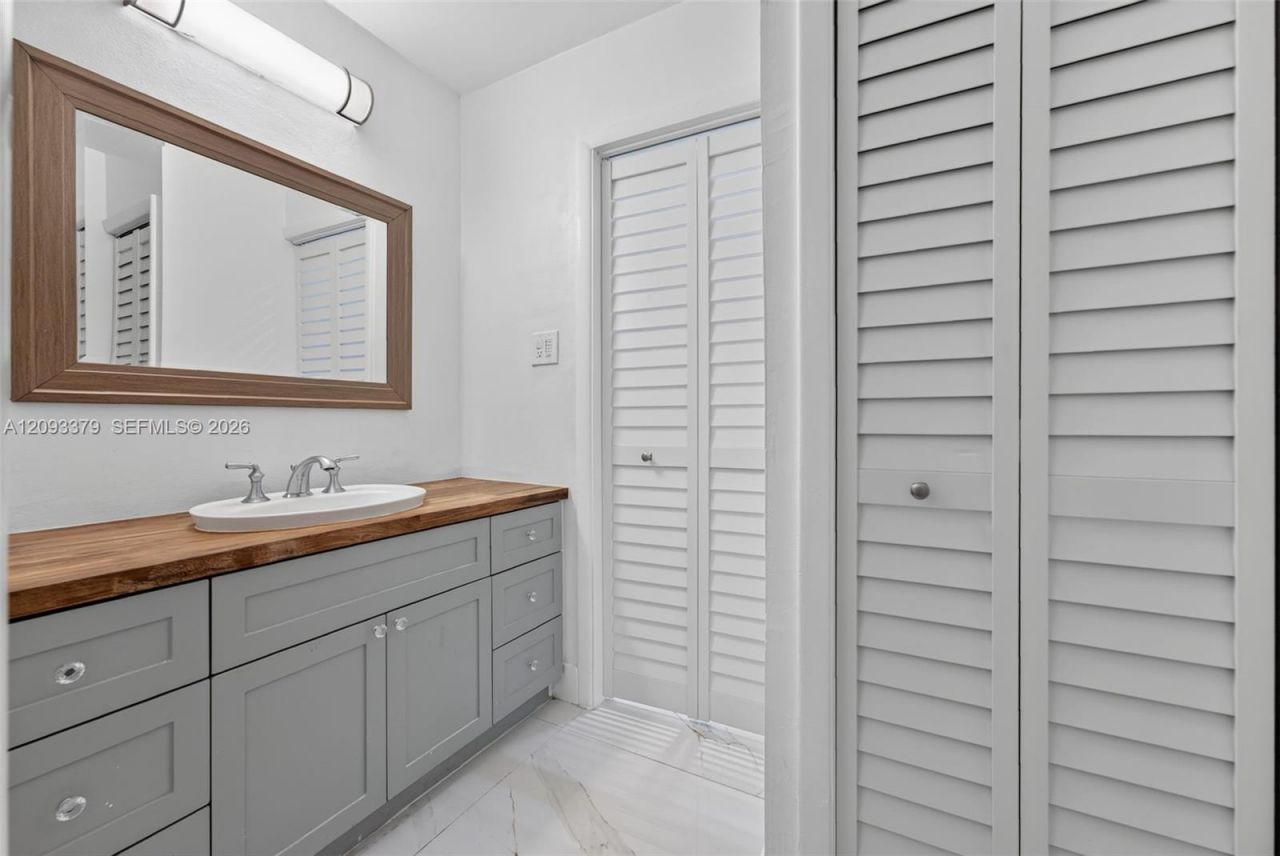 3147 SW 24th St , Unit 3149, Miami, FL 33133 Photo