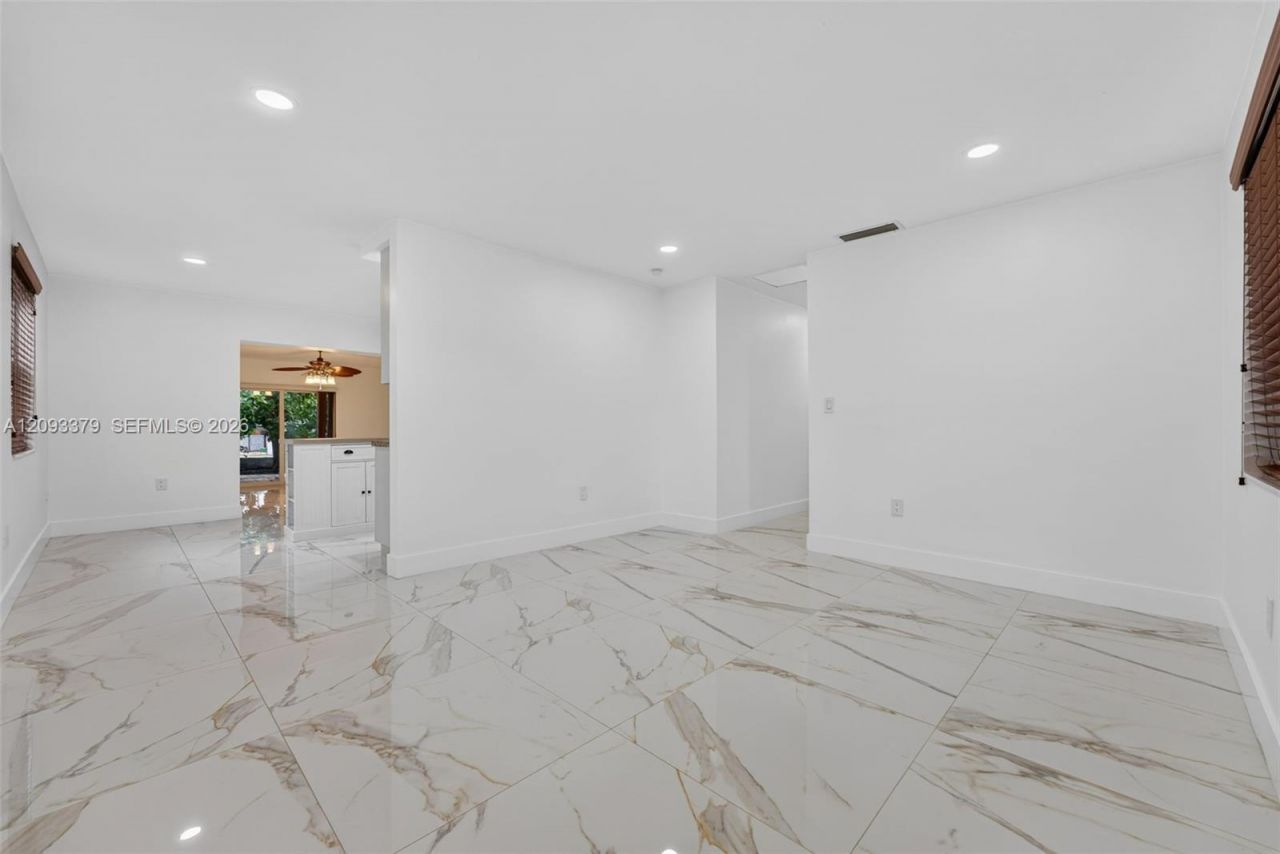 3147 SW 24th St , Unit 3149, Miami, FL 33133 Photo