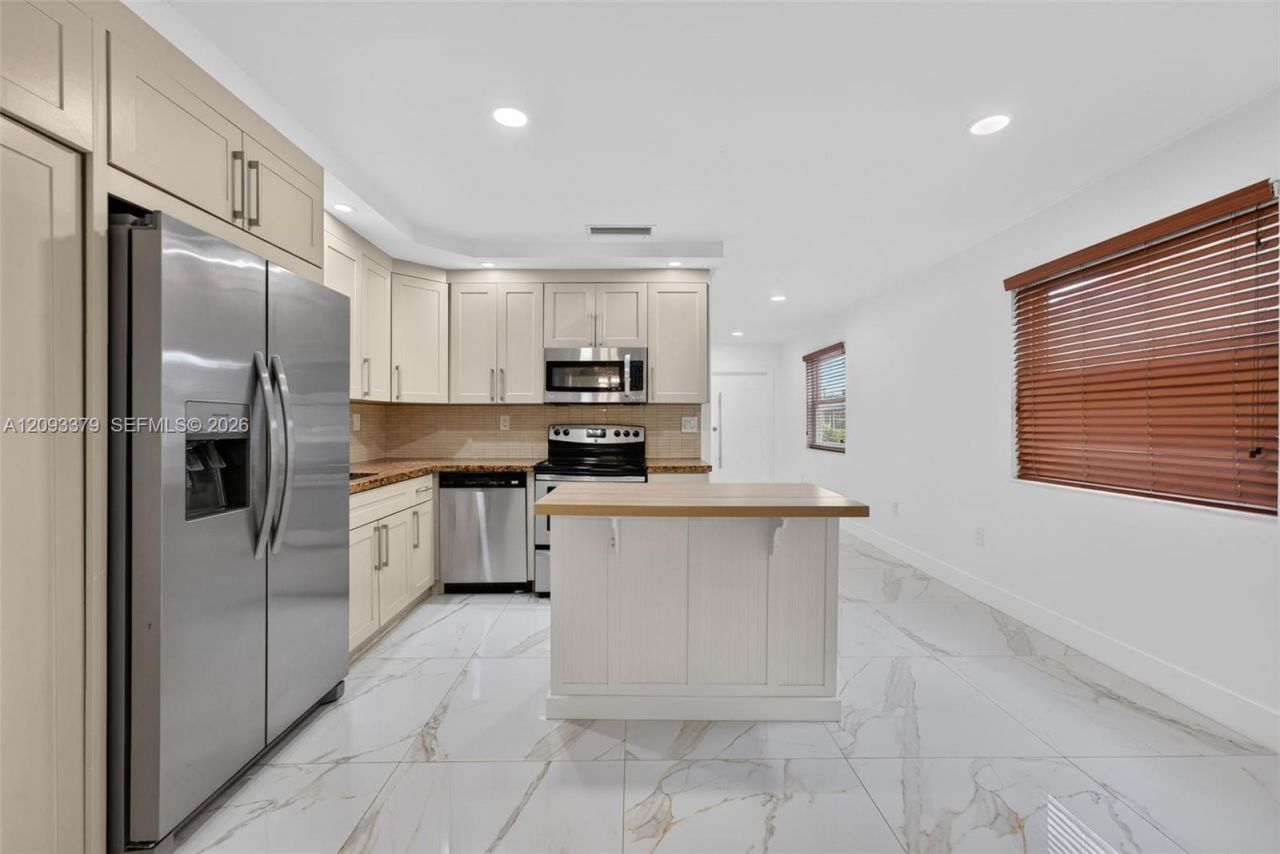 3147 SW 24th St , Unit 3149, Miami, FL 33133 Photo