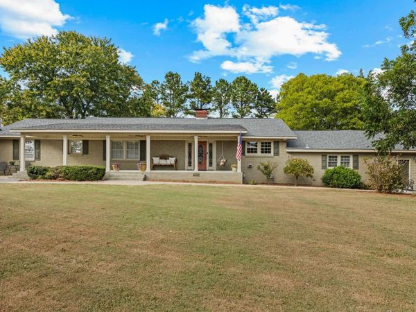 106 McPeters Dr, Killen, AL 35645