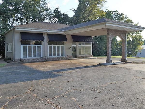 300 6th St, Tuscumbia, AL 35674