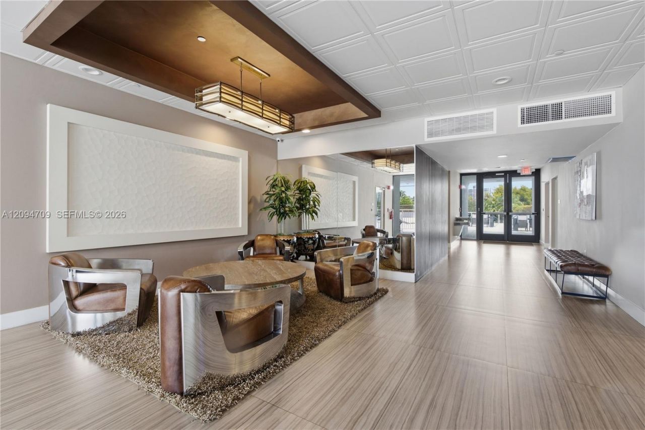 3675 N Country Club Dr , Unit 204, Aventura, FL 33180 Photo