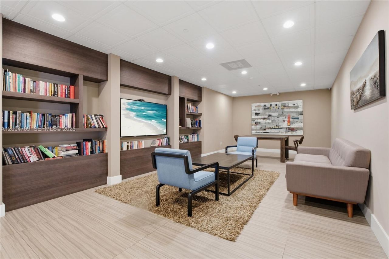 3675 N Country Club Dr , Unit 204, Aventura, FL 33180 Photo