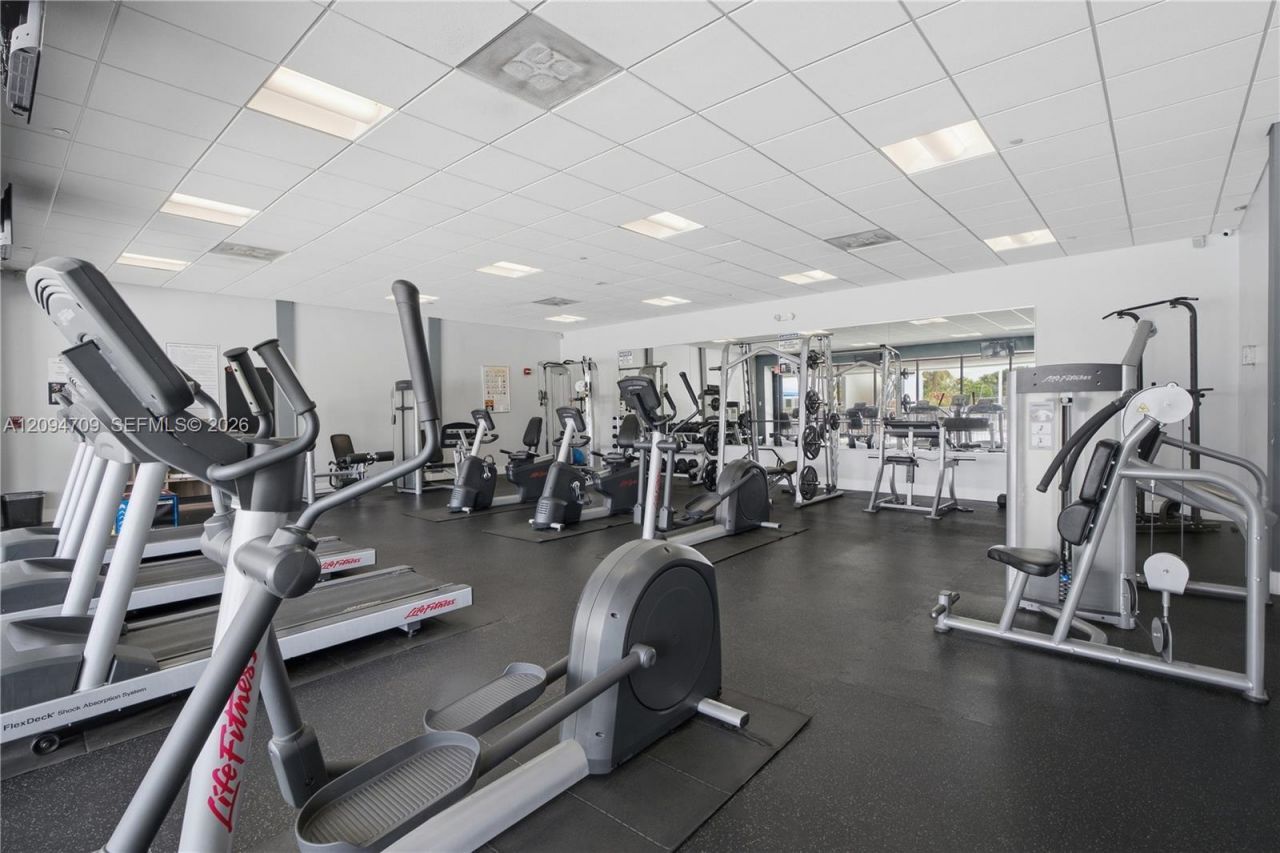 3675 N Country Club Dr , Unit 204, Aventura, FL 33180 Photo