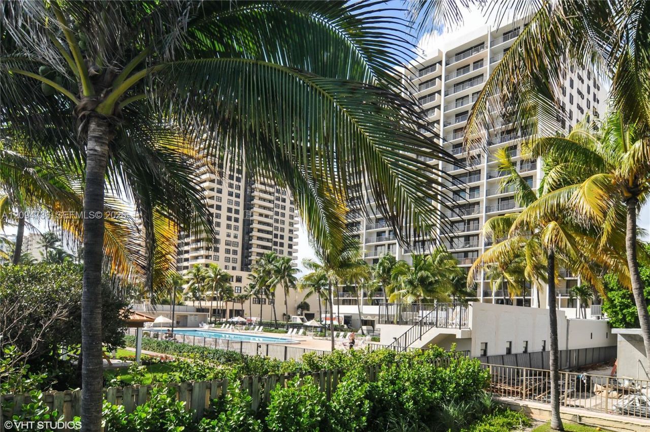 2625 Collins Ave, Unit 605, Miami Beach, FL 33140 Photo