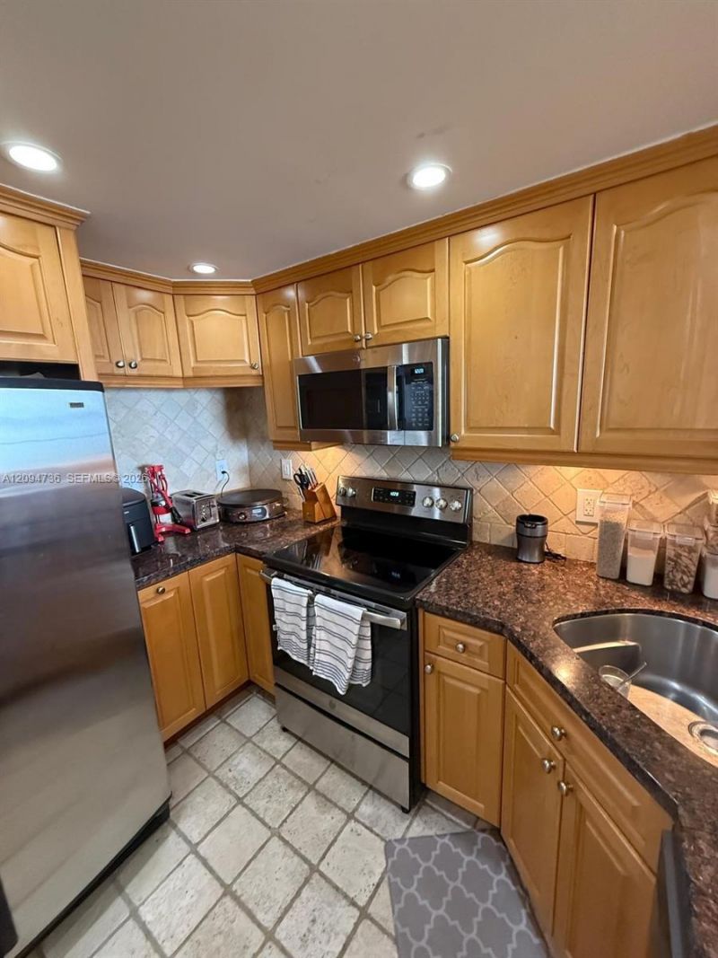 2625 Collins Ave, Unit 605, Miami Beach, FL 33140 Photo