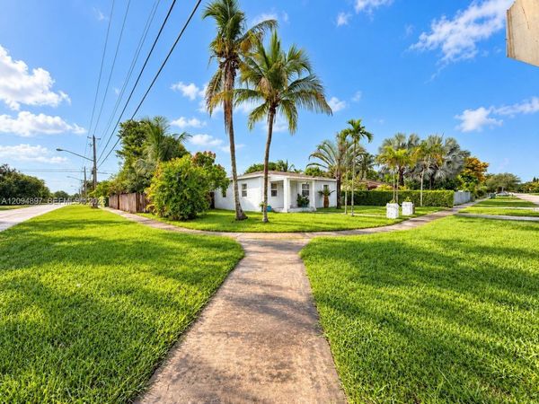797 NW 9th St , Homestead, FL 33030