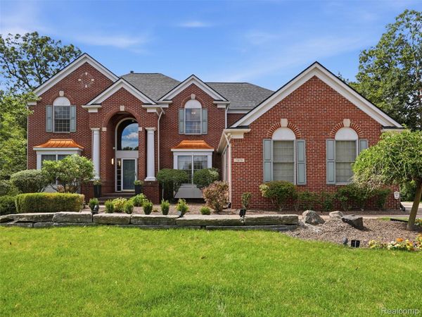 7079 Chatham Court, West Bloomfield Township, Mi 48322