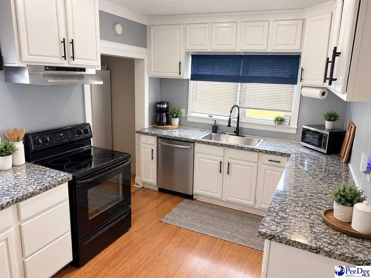 304 Chestnut St E Photo 10