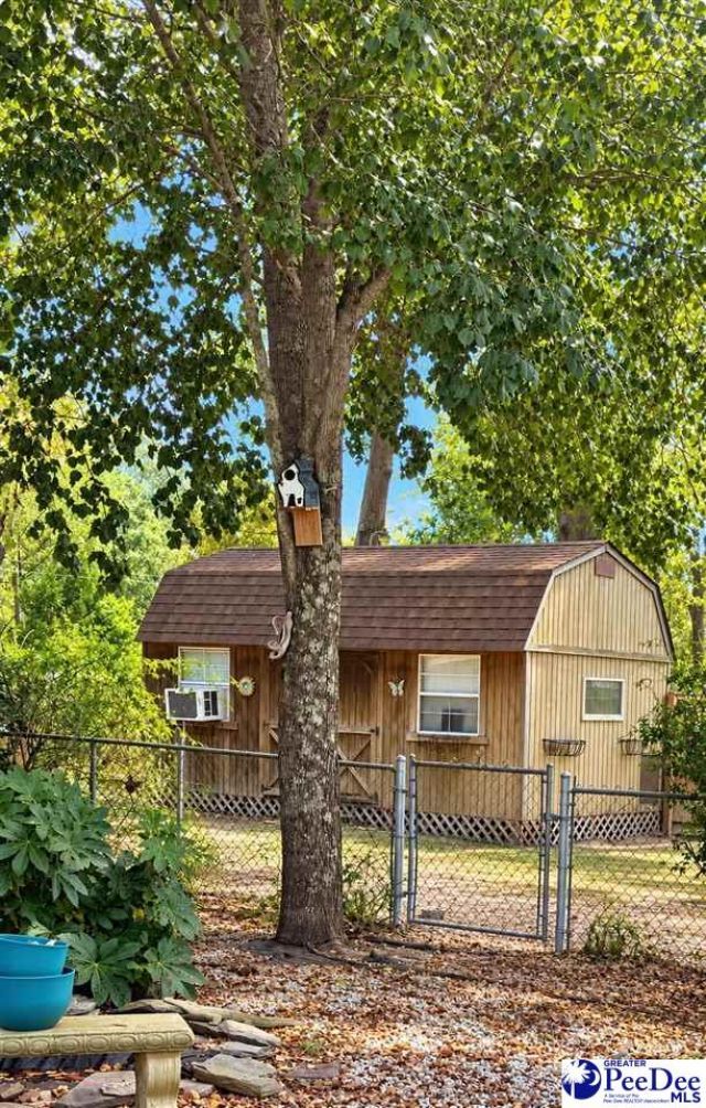304 Chestnut St E Photo 39