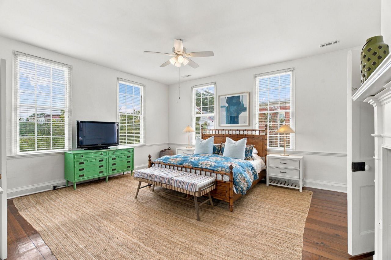 128 Bull Street Photo 31