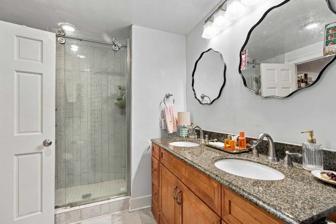 128 Bull Street Photo 77