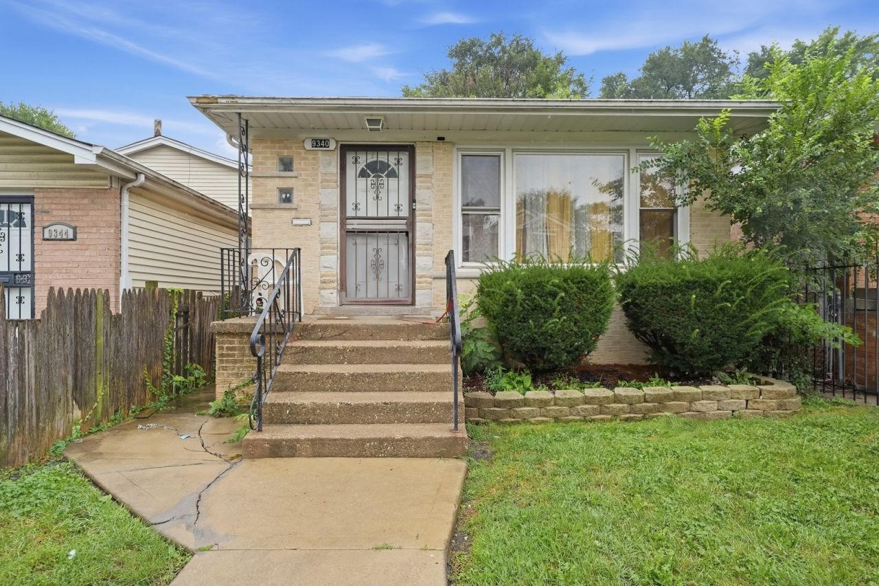 9340 S University Avenue, Chicago, IL 60619 Main Photo